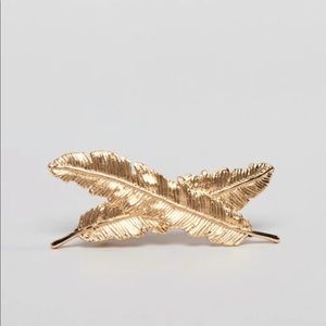 ASOS DESIGN Cross Leaf Hair Barette Clip in Gold 🪶🪶🪶